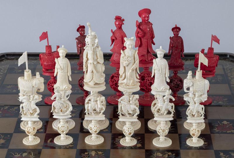 Extremly Well Detailed 19th Century Large Carved Chinese Ivory Chess Set with Period :Lacquerware Board