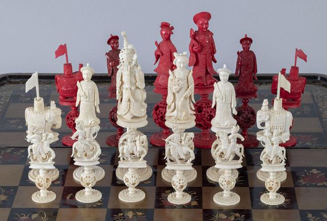 Extremly Well Detailed 19th Century Large Carved Chinese Ivory Chess Set with Period :Lacquerware Board