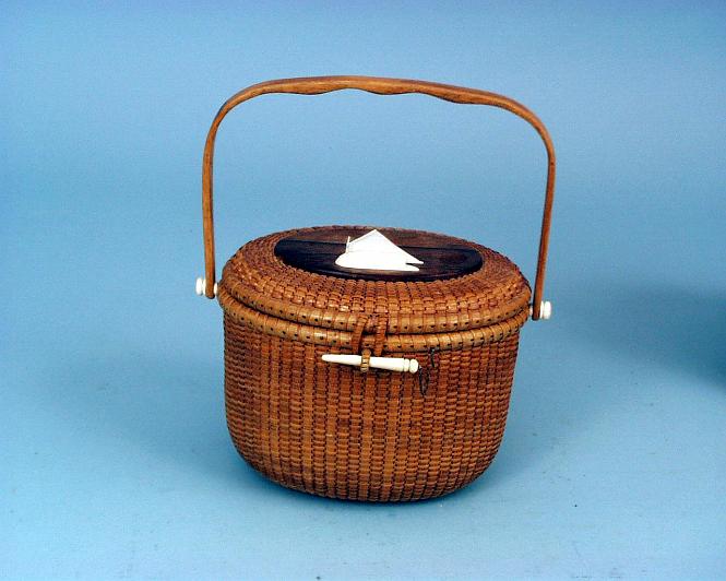 Nantucket Purse with Beetlecat  Carving