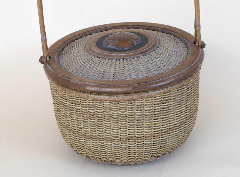 Hilbert Nantucket basket with Carvrd Shell