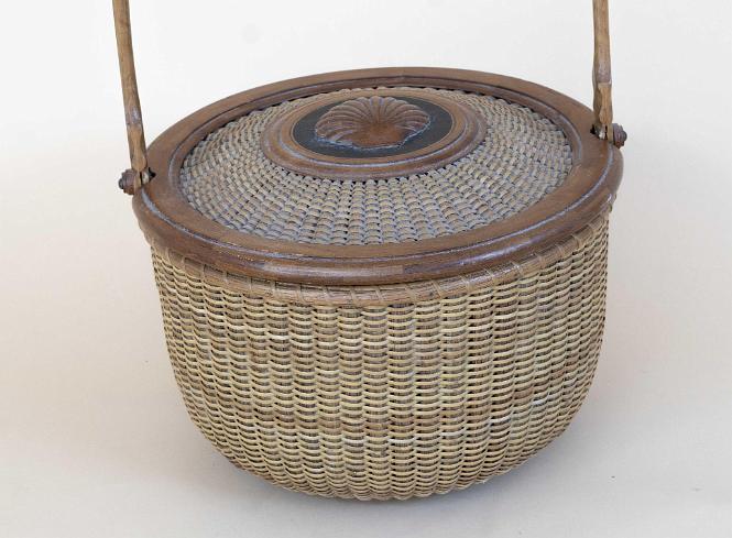 Hilbert Nantucket basket with Carvrd Shell